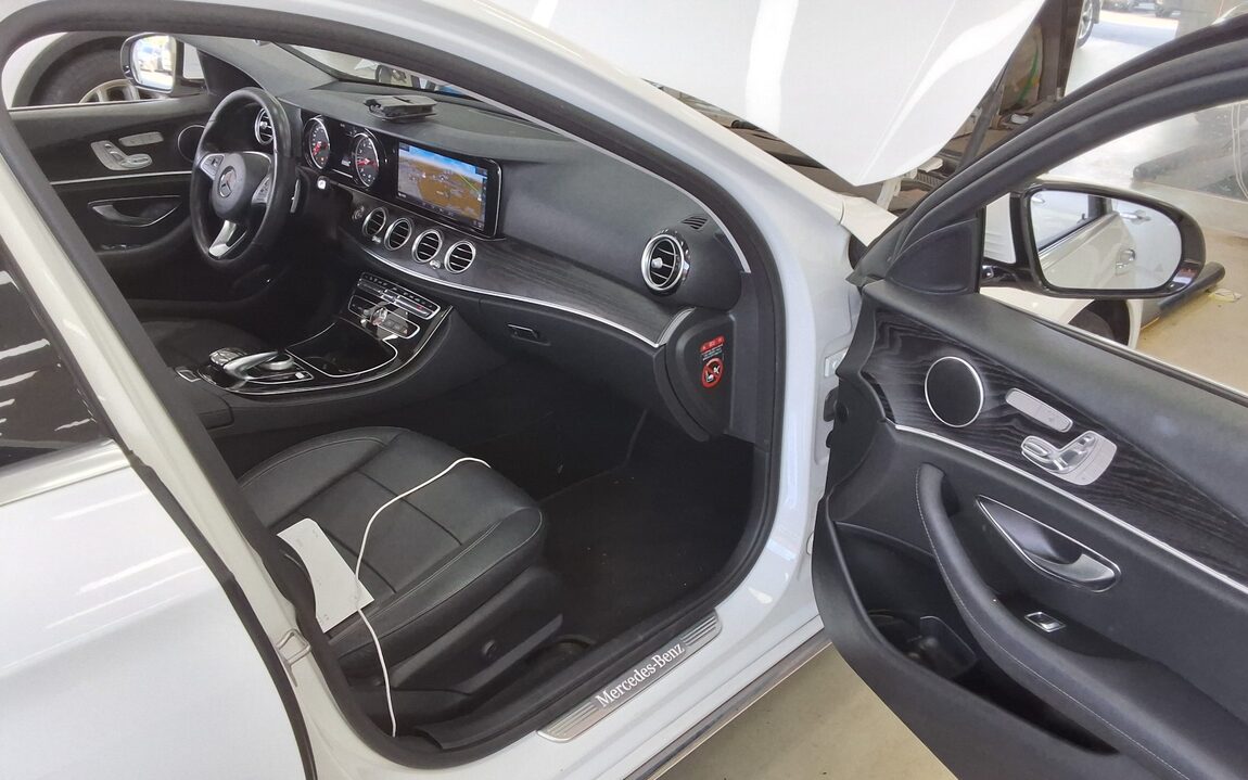 MERCEDES-BENZ E-CLASS (5TH GEN) E200 AVANTGARDE 2018 - zdjęcie 14