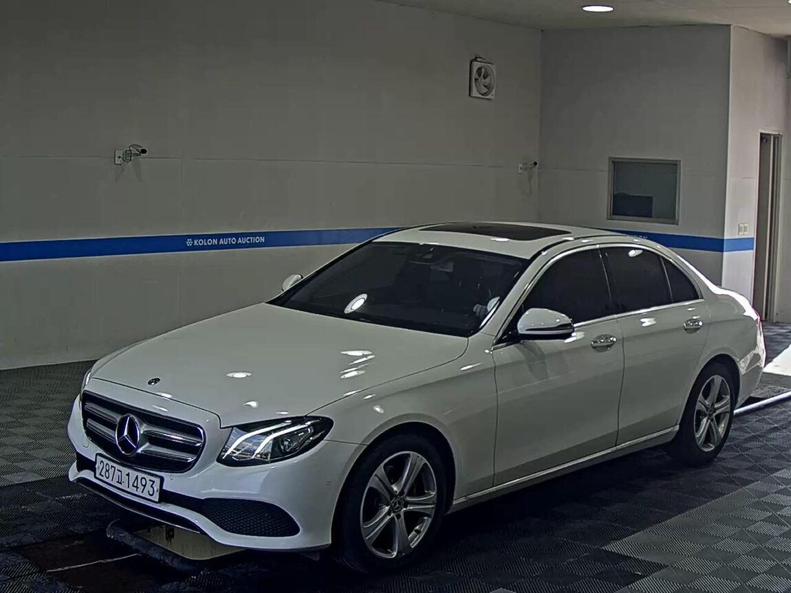 MERCEDES-BENZ E-CLASS (5TH GEN) E200 AVANTGARDE 2018 - zdjęcie 2