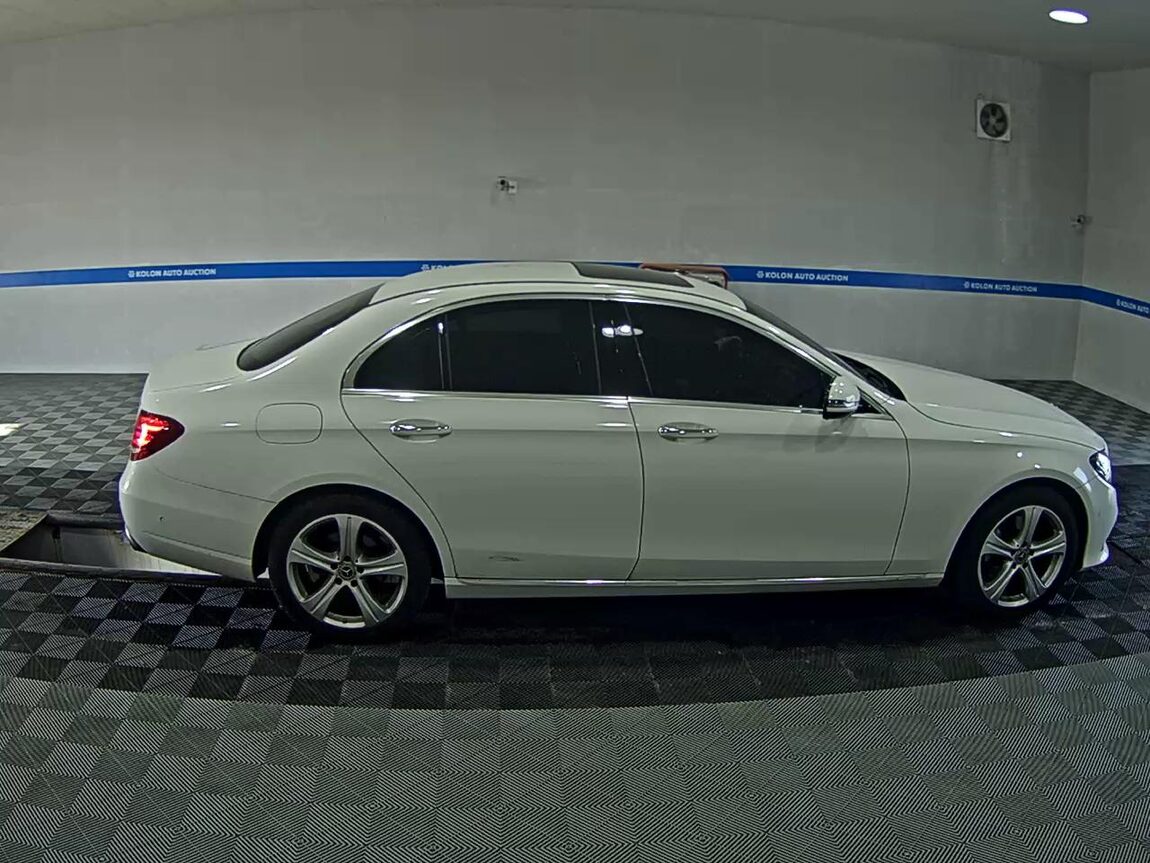 MERCEDES-BENZ E-CLASS (5TH GEN) E200 AVANTGARDE 2018 - zdjęcie 4