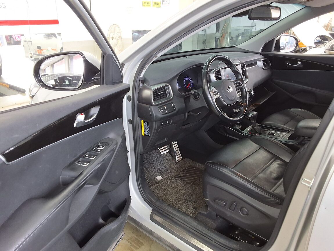 KIA THE NEW SORENTO DIESEL R2.2 4WD NOBLESSE 2019 - zdjęcie 10