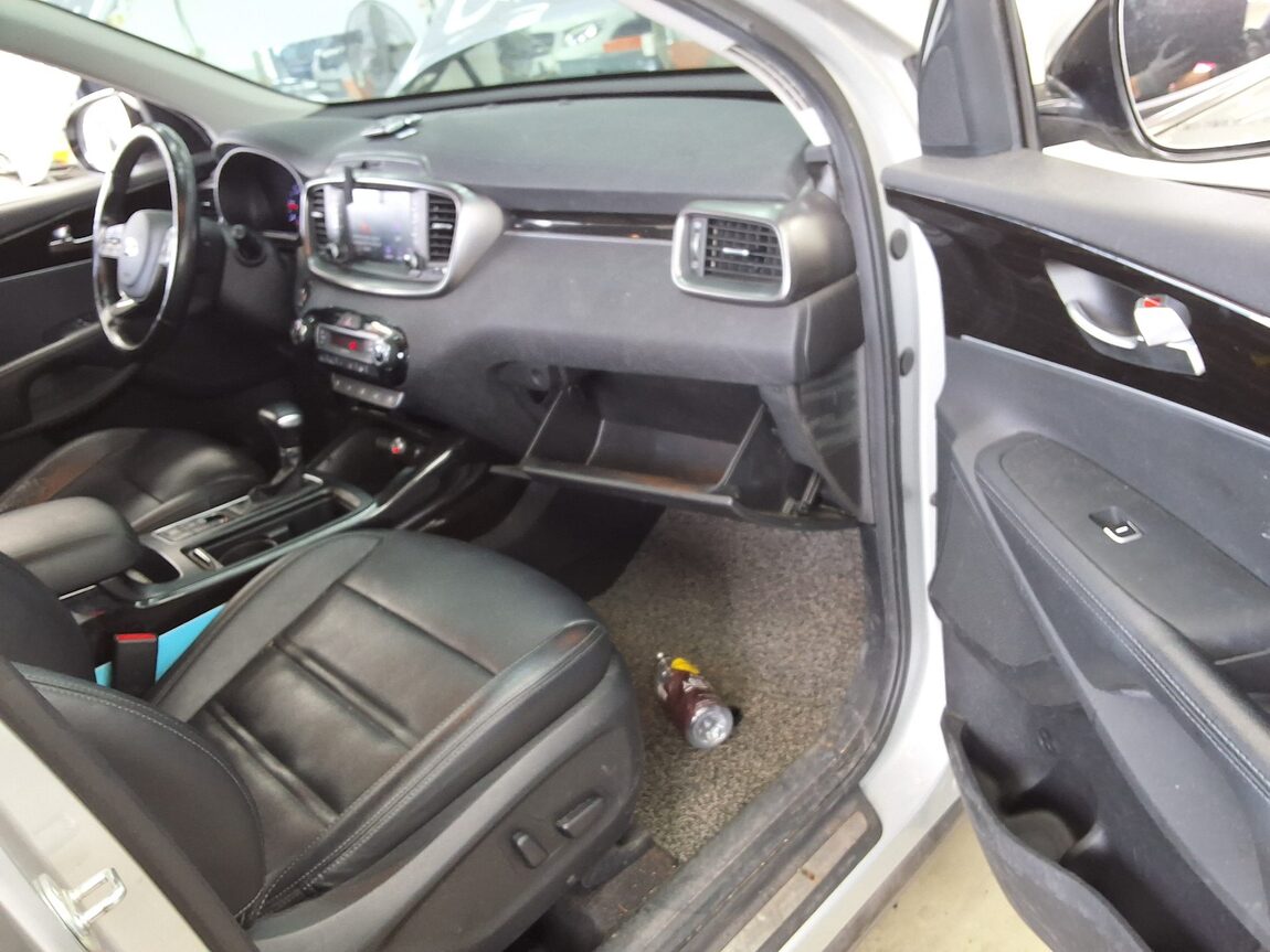 KIA THE NEW SORENTO DIESEL R2.2 4WD NOBLESSE 2019 - zdjęcie 14