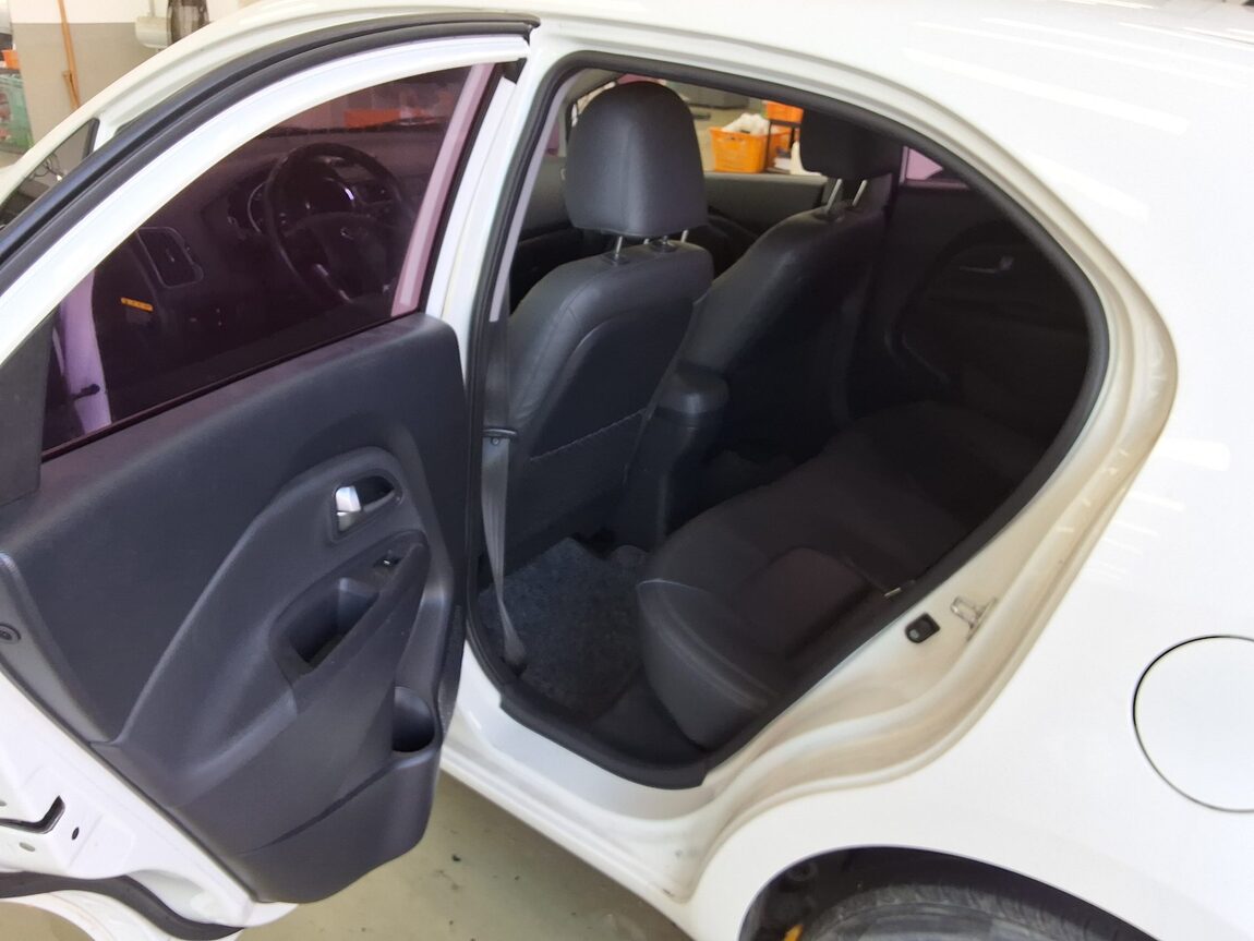 KIA THE NEW PRIDE 5-DOOR 1.6 GDI LUXURY 2015 - zdjęcie 12