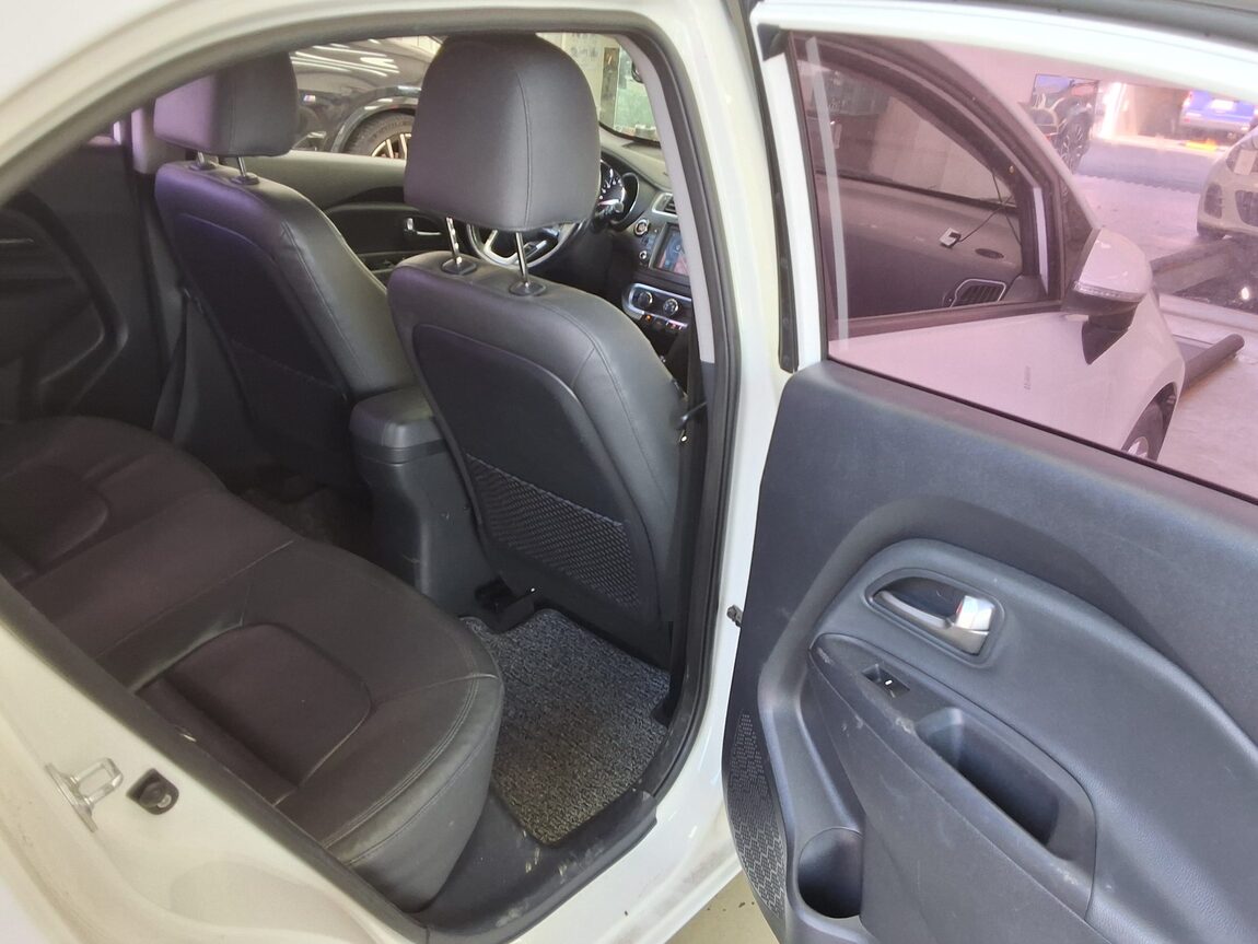 KIA THE NEW PRIDE 5-DOOR 1.6 GDI LUXURY 2015 - zdjęcie 13