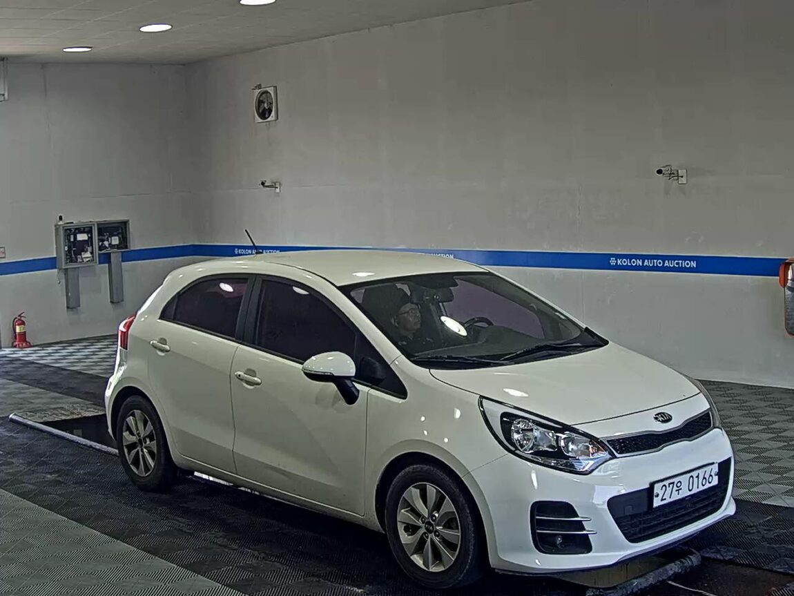 KIA THE NEW PRIDE 5-DOOR 1.6 GDI LUXURY 2015 - zdjęcie 3