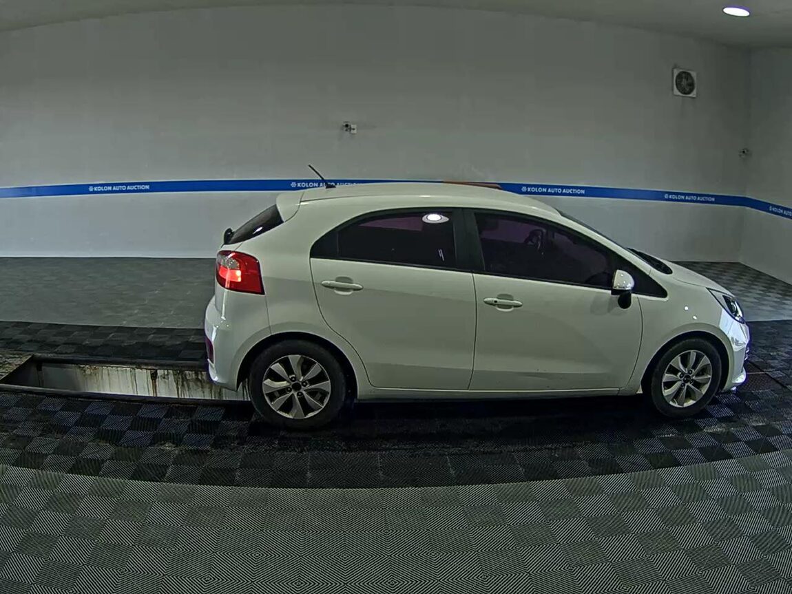 KIA THE NEW PRIDE 5-DOOR 1.6 GDI LUXURY 2015 - zdjęcie 4