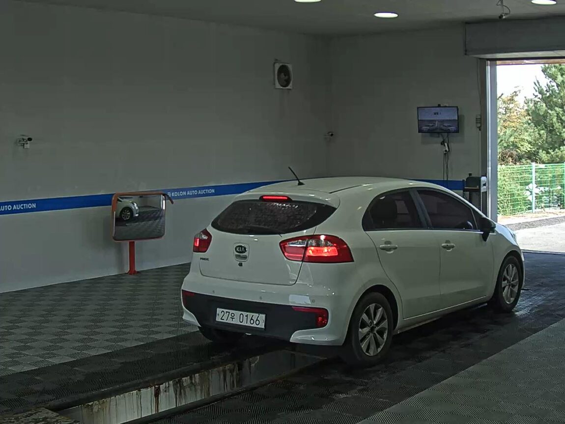 KIA THE NEW PRIDE 5-DOOR 1.6 GDI LUXURY 2015 - zdjęcie 5