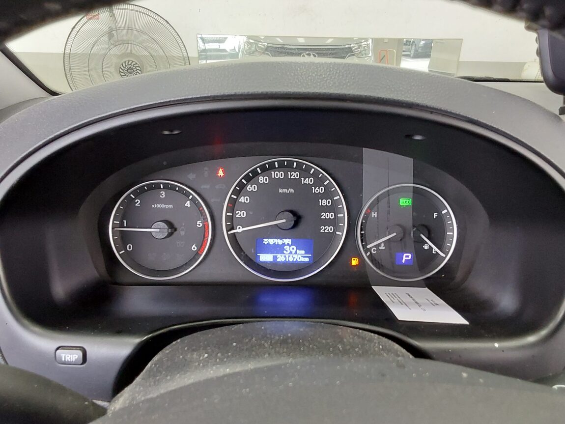 HYUNDAI THE NEW GRAND STAREX 9-SEATER DIESEL PREMIUM 2018 - zdjęcie 9