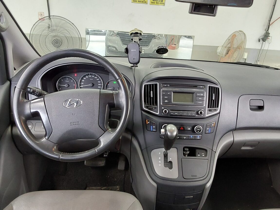 HYUNDAI THE NEW GRAND STAREX 9-SEATER DIESEL PREMIUM 2018 - zdjęcie 11
