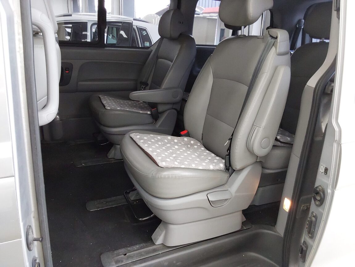 HYUNDAI THE NEW GRAND STAREX 9-SEATER DIESEL PREMIUM 2018 - zdjęcie 12