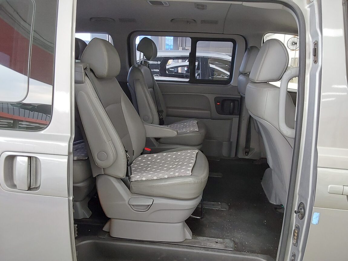 HYUNDAI THE NEW GRAND STAREX 9-SEATER DIESEL PREMIUM 2018 - zdjęcie 13
