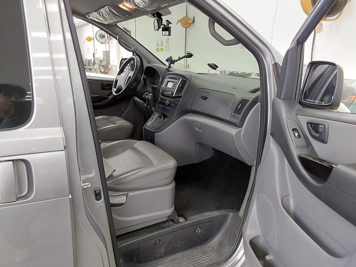 HYUNDAI THE NEW GRAND STAREX 9-SEATER DIESEL PREMIUM 2018 - zdjęcie 14