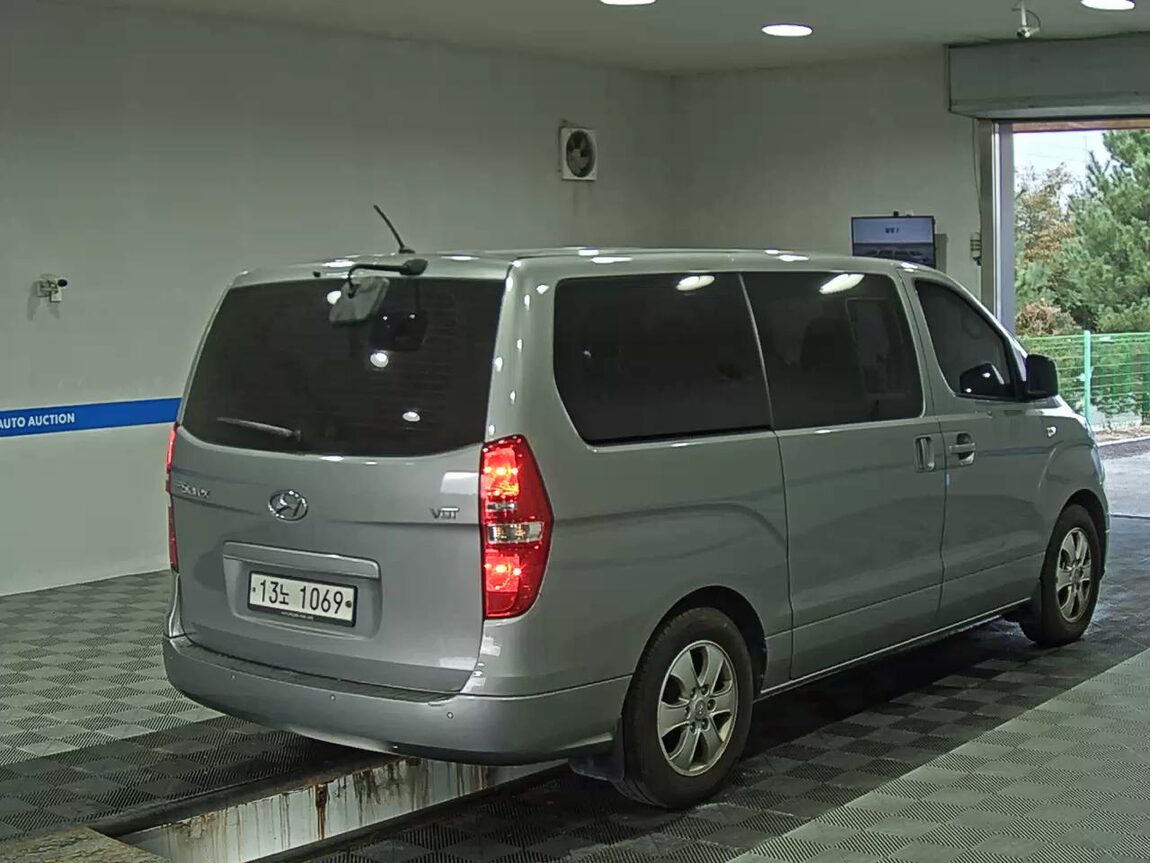 HYUNDAI THE NEW GRAND STAREX 9-SEATER DIESEL PREMIUM 2018 - zdjęcie 5