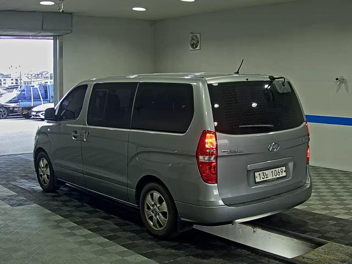 HYUNDAI THE NEW GRAND STAREX 9-SEATER DIESEL PREMIUM 2018 - zdjęcie 6