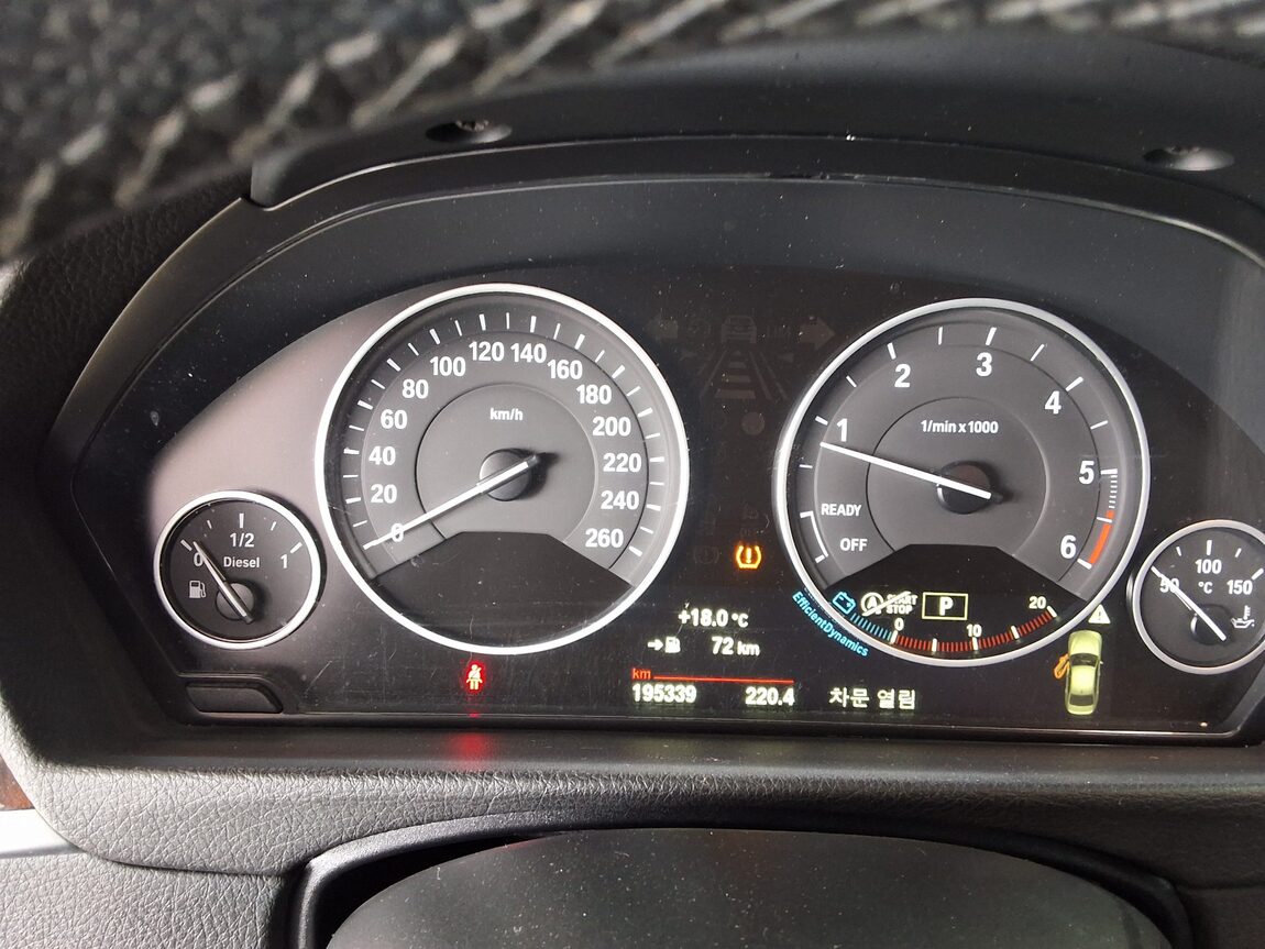 BMW 3 SERIES (6TH GEN) 320d xDRIVE 2015 - zdjęcie 10