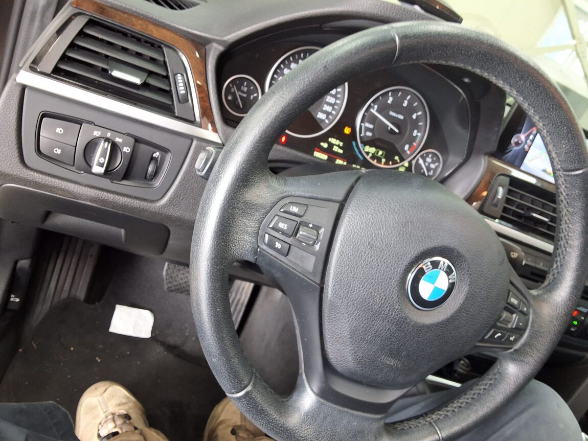 BMW 3 SERIES (6TH GEN) 320d xDRIVE 2015 - zdjęcie 23