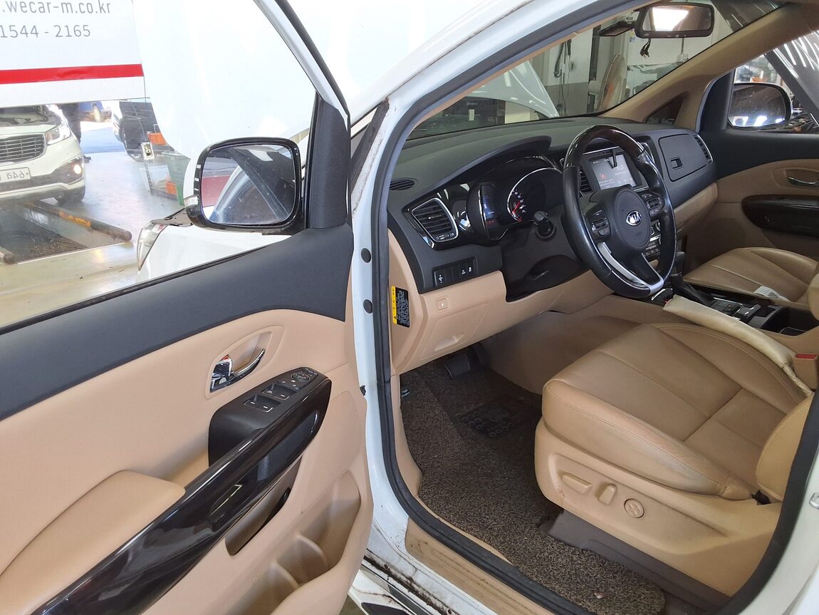 KIA ALL NEW CARNIVAL 7-SEATER LIMOUSINE DIESEL VIP 2017 - zdjęcie 10
