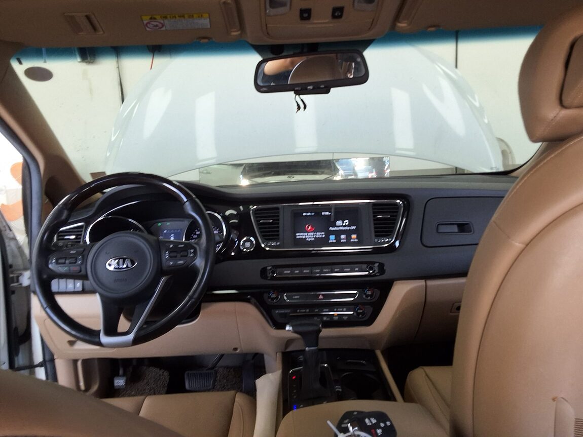 KIA ALL NEW CARNIVAL 7-SEATER LIMOUSINE DIESEL VIP 2017 - zdjęcie 11