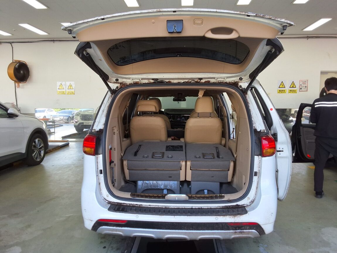 KIA ALL NEW CARNIVAL 7-SEATER LIMOUSINE DIESEL VIP 2017 - zdjęcie 15