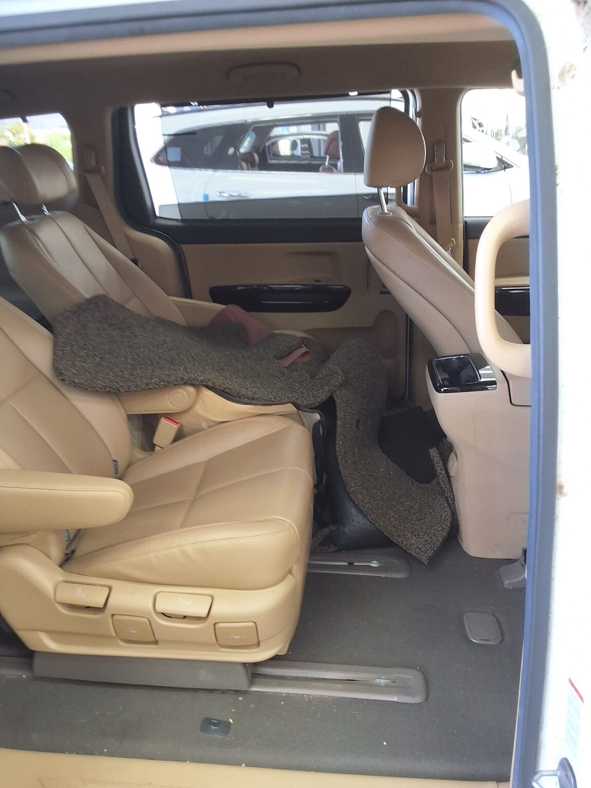 KIA ALL NEW CARNIVAL 7-SEATER LIMOUSINE DIESEL VIP 2017 - zdjęcie 13