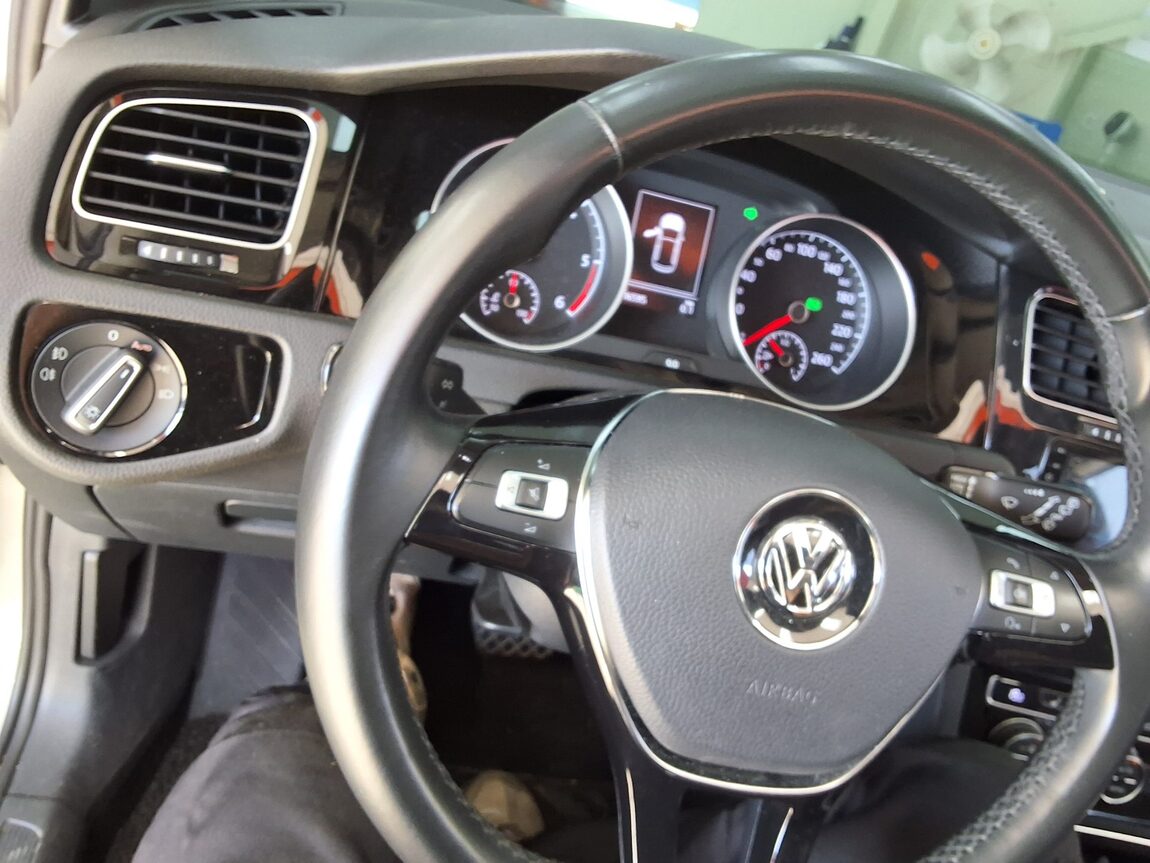 VOLKSWAGEN GOLF (7TH GEN) 2.0 TDI 2015 - zdjęcie 23