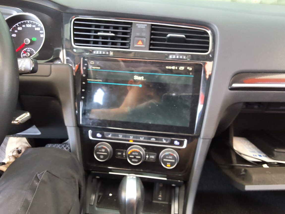 VOLKSWAGEN GOLF (7TH GEN) 2.0 TDI 2015 - zdjęcie 24