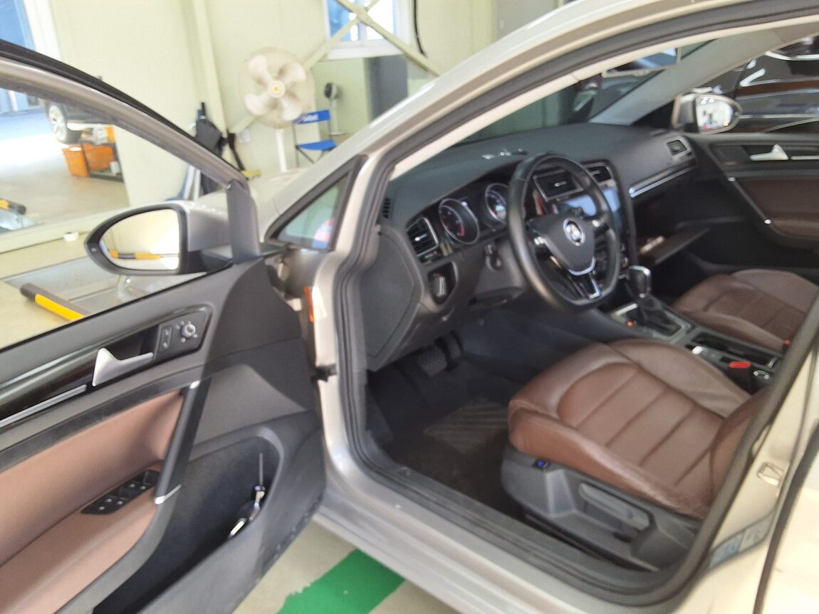 VOLKSWAGEN GOLF (7TH GEN) 2.0 TDI 2015 - zdjęcie 11