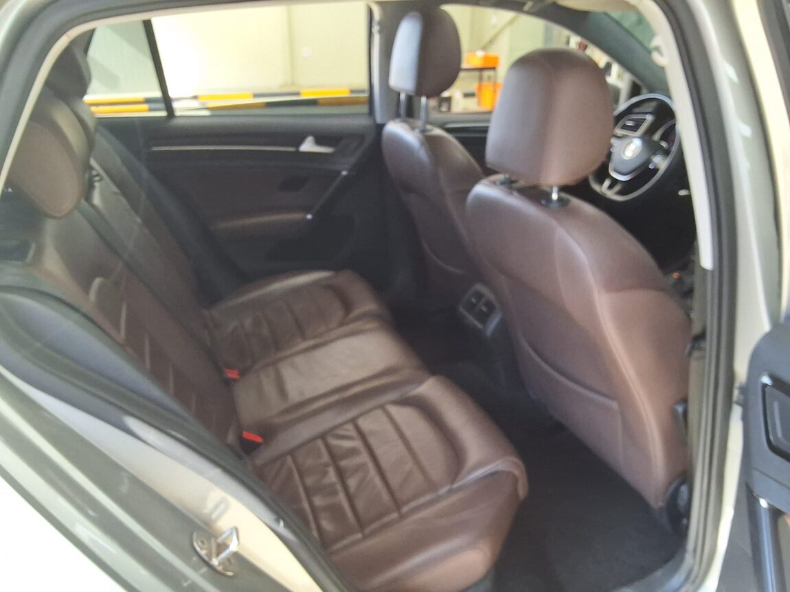 VOLKSWAGEN GOLF (7TH GEN) 2.0 TDI 2015 - zdjęcie 14