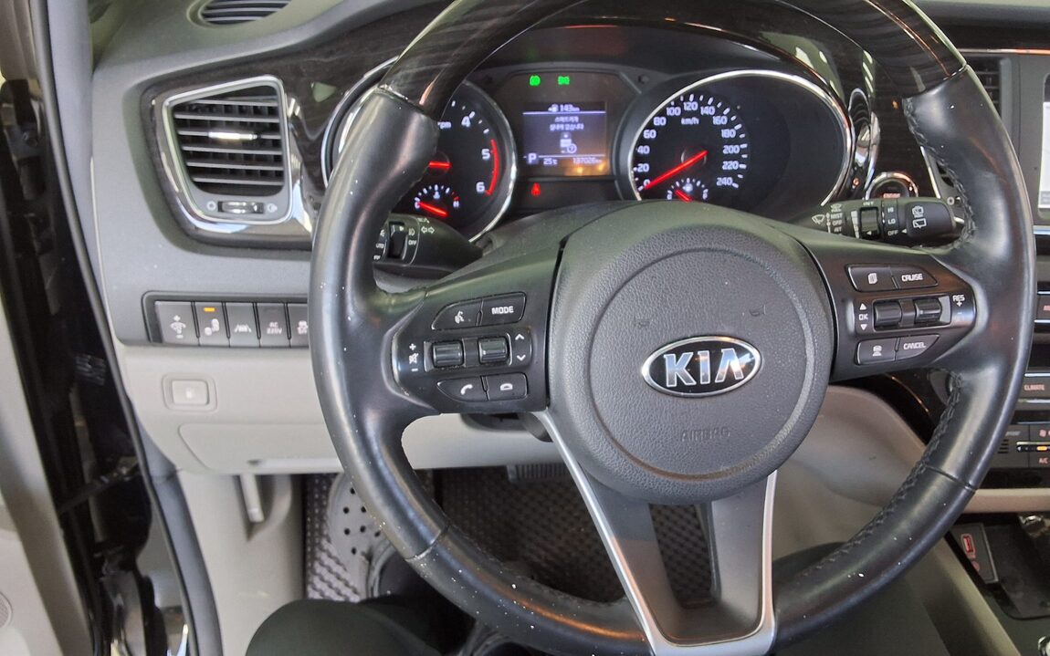 KIA THE NEW CARNIVAL 9-SEATER DIESEL NOBLESSE SPECIAL 2019 - zdjęcie 17
