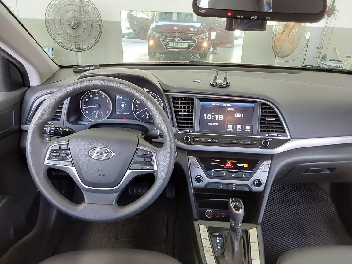 HYUNDAI AVANTE AD 1.6 GDi VALUE PLUS 2018 - zdjęcie 11