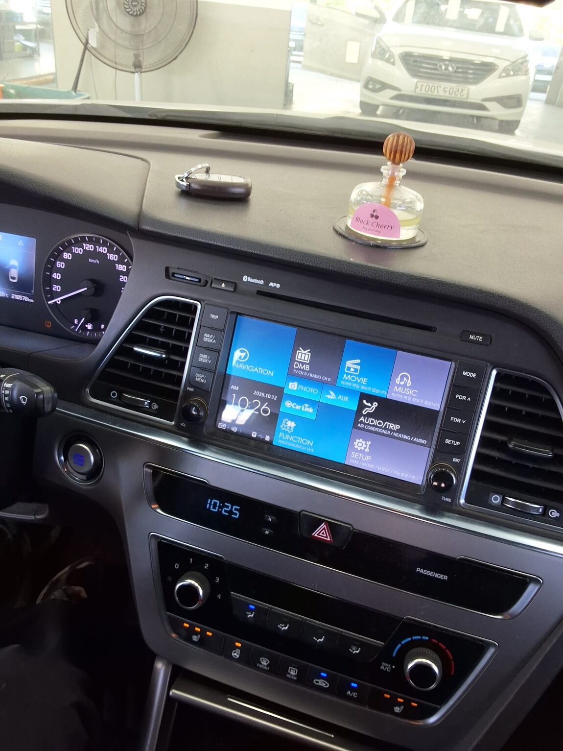 HYUNDAI LF SONATA LPi RENTAL CAR SMART 2017 - zdjęcie 17