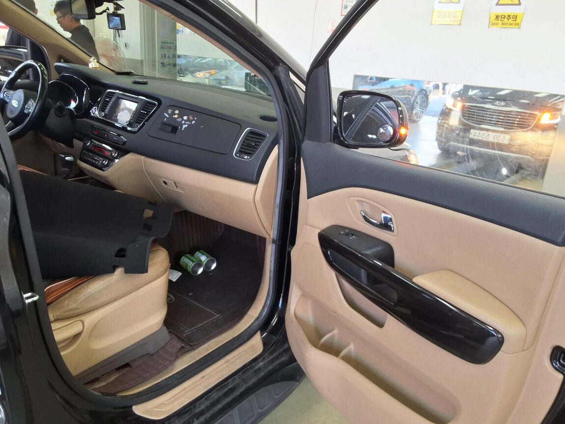 KIA ALL NEW CARNIVAL 7-SEATER LIMOUSINE DIESEL VIP 2018 - zdjęcie 14