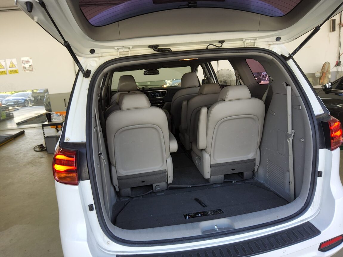 KIA THE NEW CARNIVAL 9-SEATER DIESEL LUXURY 2019 - zdjęcie 15