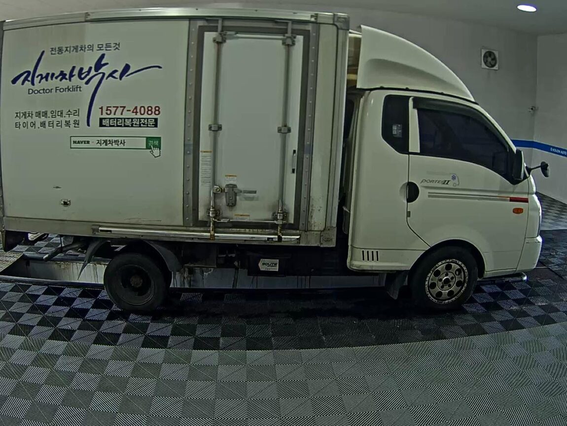 HYUNDAI PORTER II HIGH-ROOF FREEZER BOX TRUCK SUPER CAB TWIN COMPRESSOR 2019 - zdjęcie 4