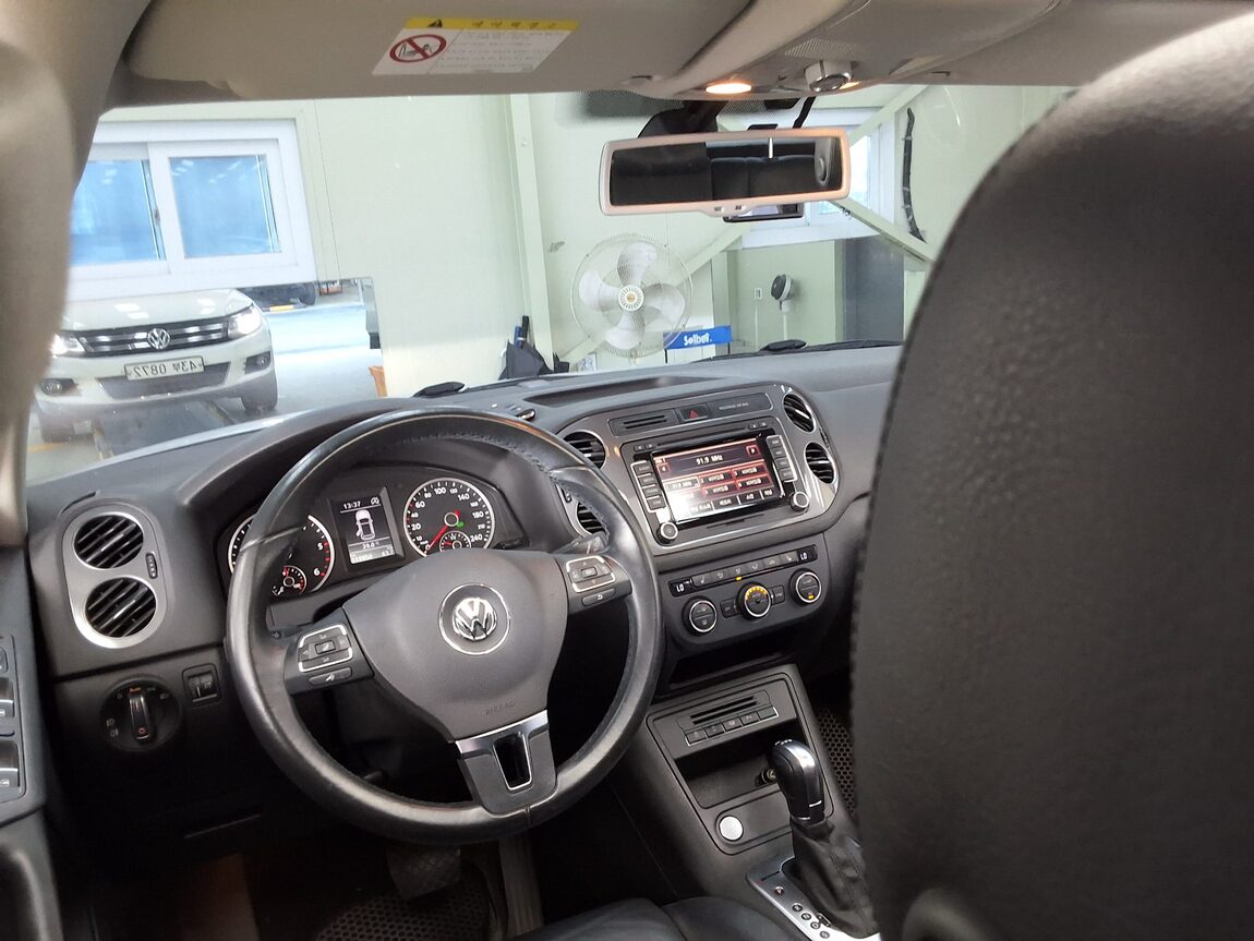 VOLKSWAGEN TIGUAN 2.0 TDI BLUEMOTION PREMIUM 2016 - zdjęcie 12