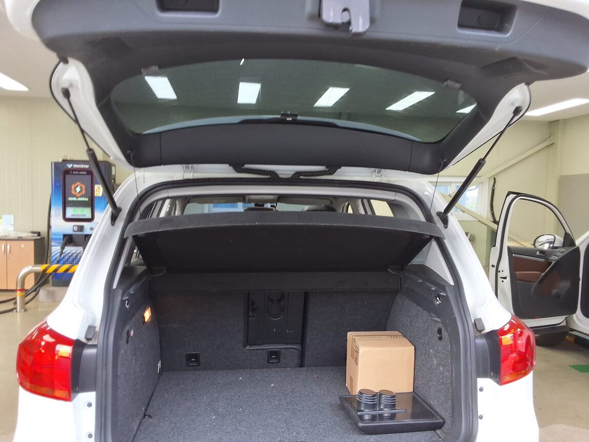 VOLKSWAGEN TIGUAN 2.0 TDI BLUEMOTION PREMIUM 2016 - zdjęcie 16