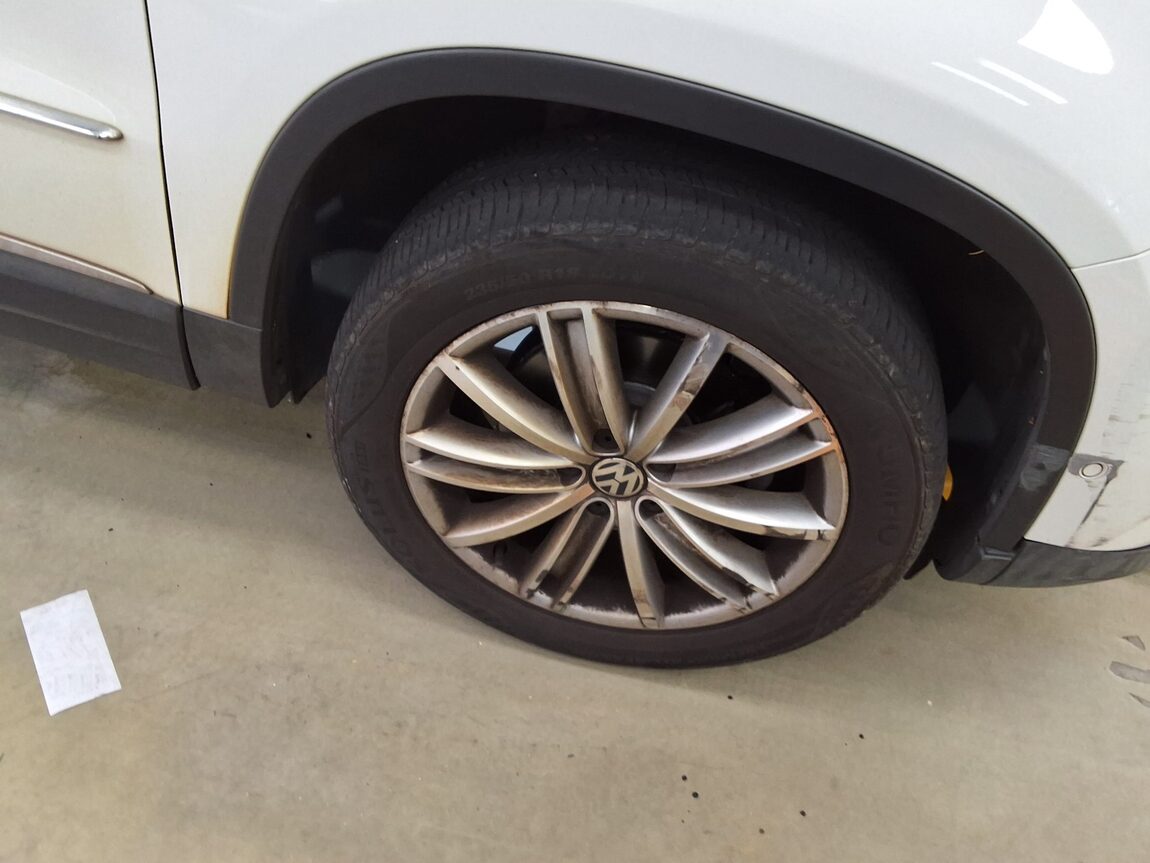 VOLKSWAGEN TIGUAN 2.0 TDI BLUEMOTION PREMIUM 2016 - zdjęcie 21