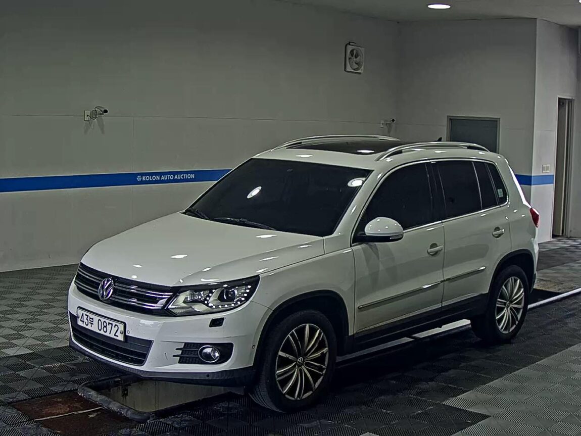 VOLKSWAGEN TIGUAN 2.0 TDI BLUEMOTION PREMIUM 2016 - zdjęcie 2