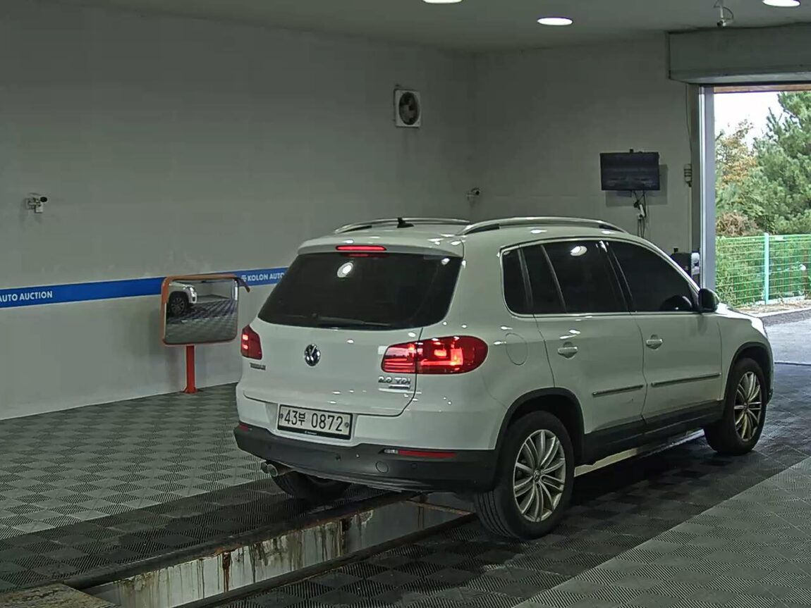 VOLKSWAGEN TIGUAN 2.0 TDI BLUEMOTION PREMIUM 2016 - zdjęcie 5
