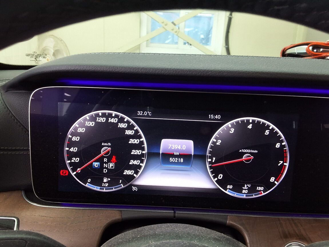 MERCEDES-BENZ E-CLASS (5TH GEN) E300 4MATIC EXCLUSIVE 2019 - zdjęcie 10