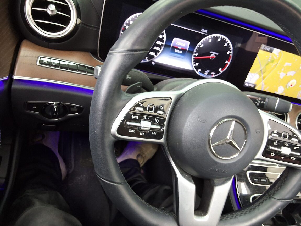 MERCEDES-BENZ E-CLASS (5TH GEN) E300 4MATIC EXCLUSIVE 2019 - zdjęcie 23