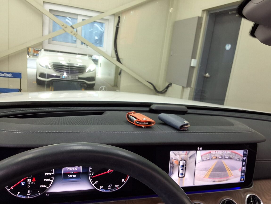 MERCEDES-BENZ E-CLASS (5TH GEN) E300 4MATIC EXCLUSIVE 2019 - zdjęcie 25