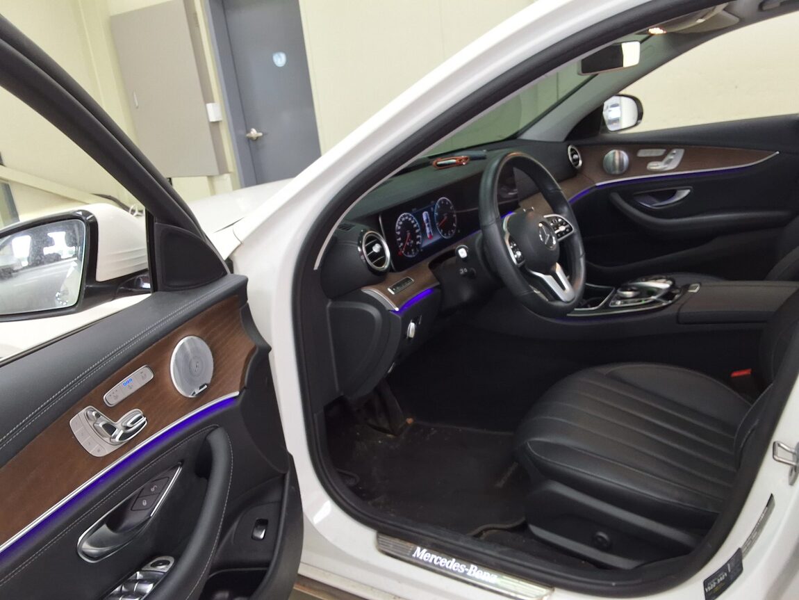 MERCEDES-BENZ E-CLASS (5TH GEN) E300 4MATIC EXCLUSIVE 2019 - zdjęcie 11