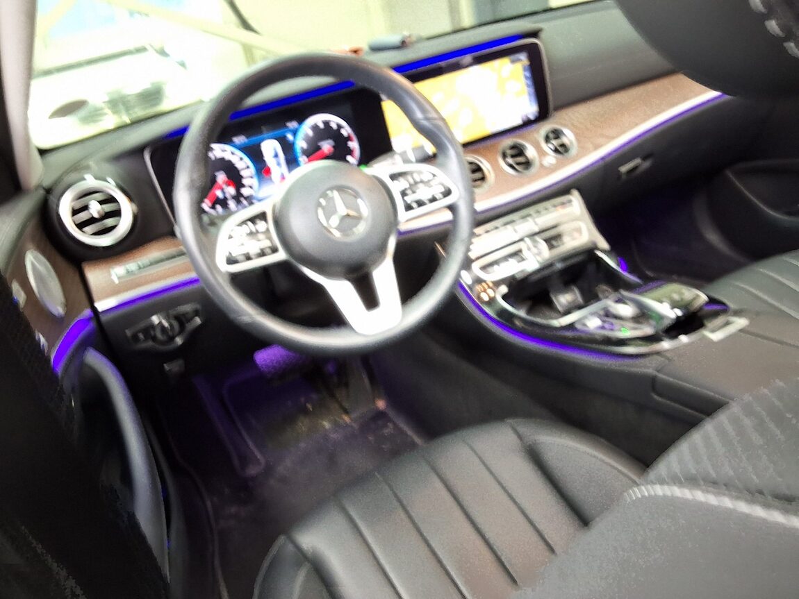 MERCEDES-BENZ E-CLASS (5TH GEN) E300 4MATIC EXCLUSIVE 2019 - zdjęcie 12