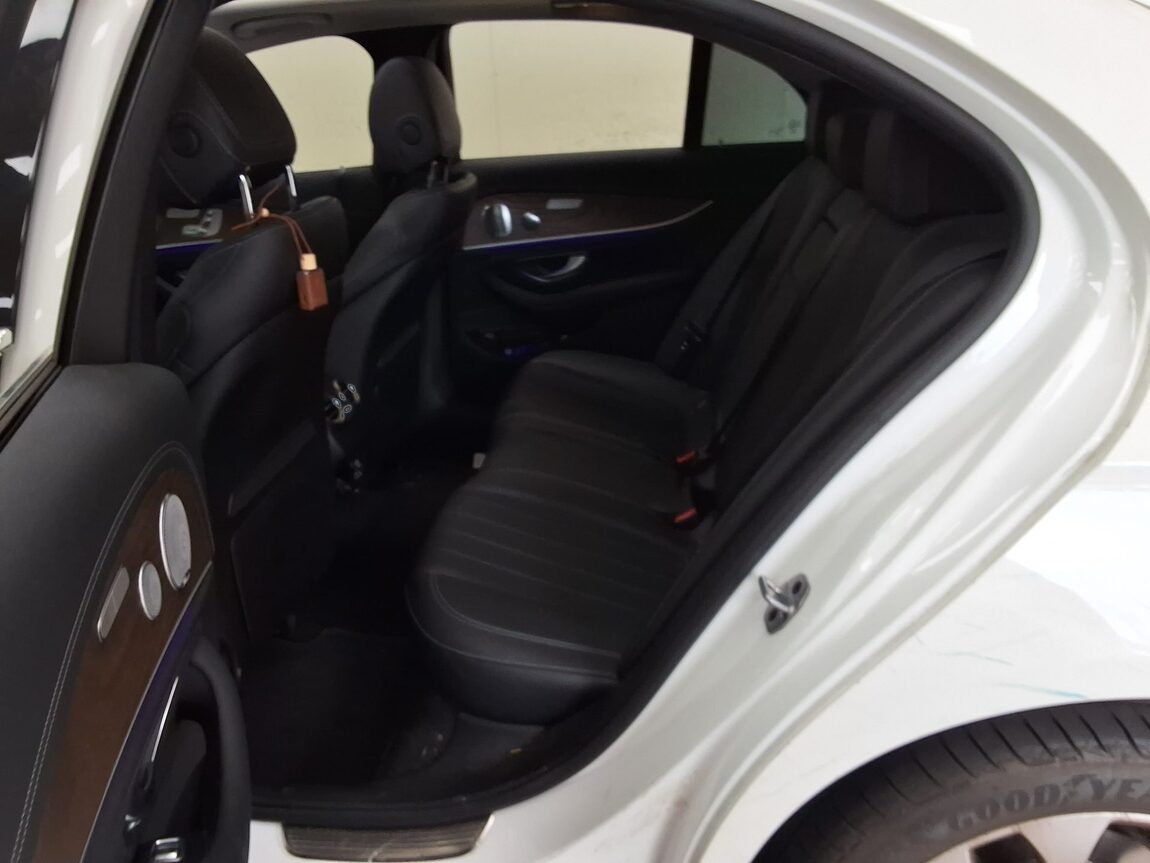 MERCEDES-BENZ E-CLASS (5TH GEN) E300 4MATIC EXCLUSIVE 2019 - zdjęcie 13