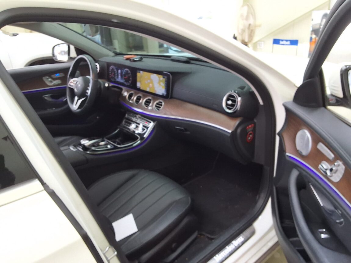 MERCEDES-BENZ E-CLASS (5TH GEN) E300 4MATIC EXCLUSIVE 2019 - zdjęcie 15