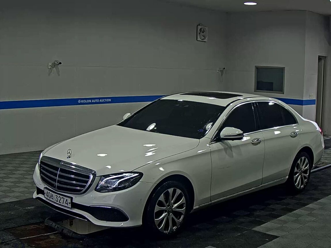 MERCEDES-BENZ E-CLASS (5TH GEN) E300 4MATIC EXCLUSIVE 2019 - zdjęcie 2