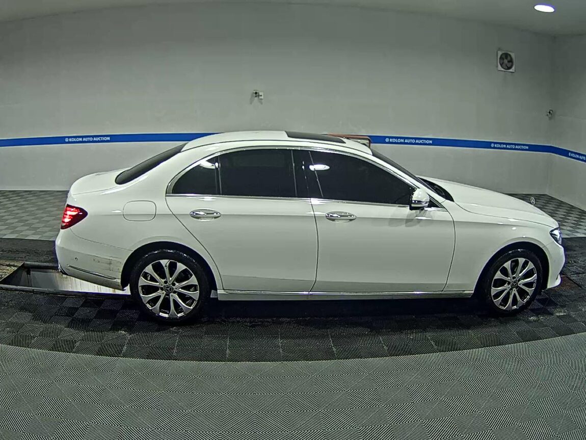 MERCEDES-BENZ E-CLASS (5TH GEN) E300 4MATIC EXCLUSIVE 2019 - zdjęcie 4