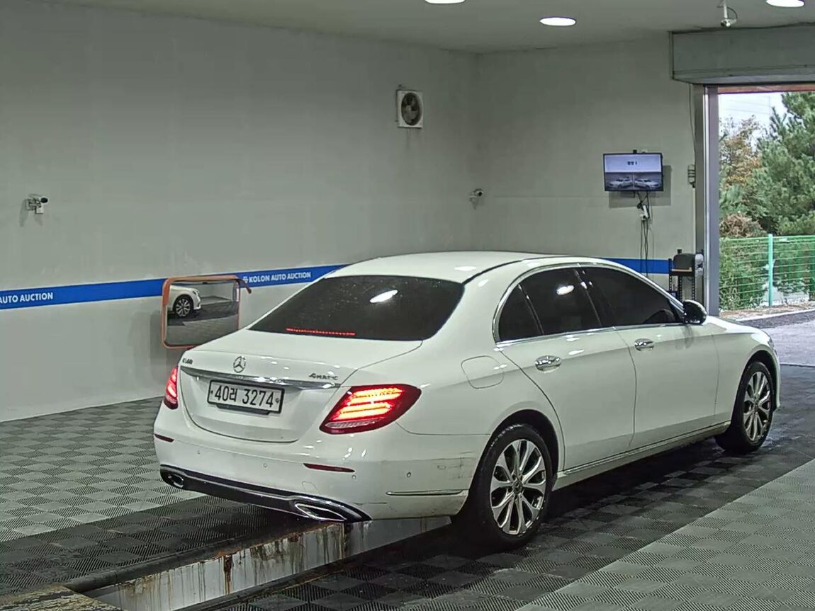 MERCEDES-BENZ E-CLASS (5TH GEN) E300 4MATIC EXCLUSIVE 2019 - zdjęcie 5