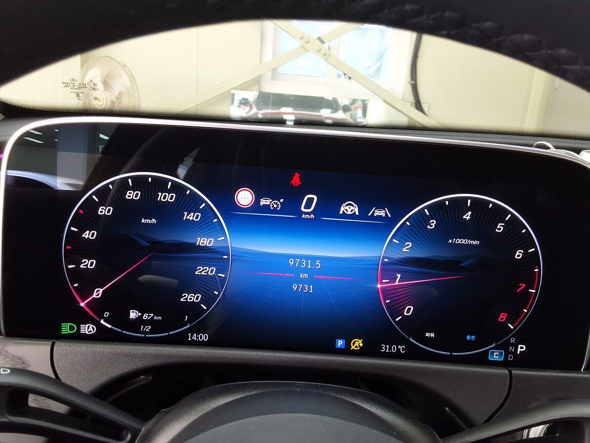 MERCEDES-BENZ E-CLASS (6TH GEN) E200 AVANTGARDE 2026 - zdjęcie 10