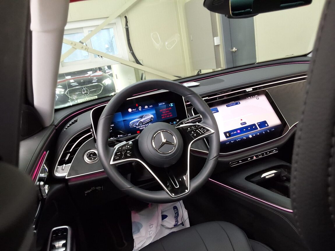 MERCEDES-BENZ E-CLASS (6TH GEN) E200 AVANTGARDE 2026 - zdjęcie 12